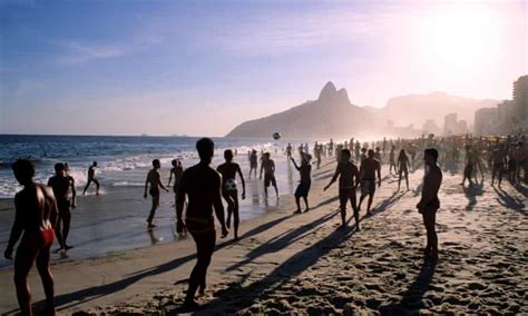 Mar 14, 2023 · This Brazilian nude beach is located in Santa Catarina, about 50 miles from Florianopolis. It is one of the first official naturist beaches in Brazil, recognized as such in the 1980s. Surprisingly, Praia do Pinho remains mostly undeveloped. However, that doesn’t mean it’s lacking in amenities. 